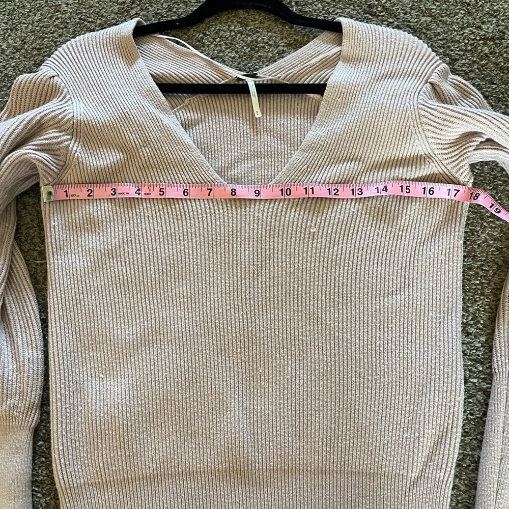Free People Gingersnap Tunic Sweater Knit Long Sleeve V-Neck Dusty Pink Rose - Picture 4 of 9